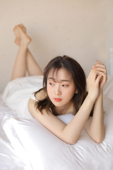 办公室的超短裙女教师美女